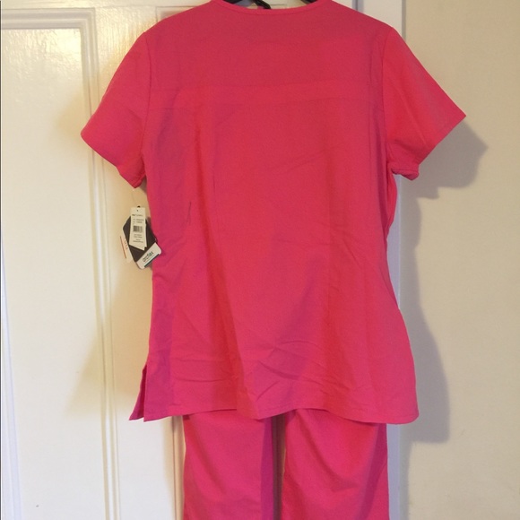 Nrg strawberry medium top and large petite bottom - Picture 3 of 6